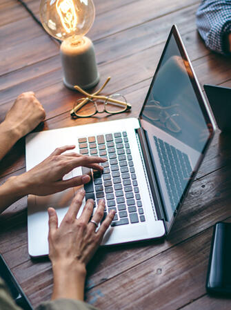 Photo d'un ordinateur formulaire de contact